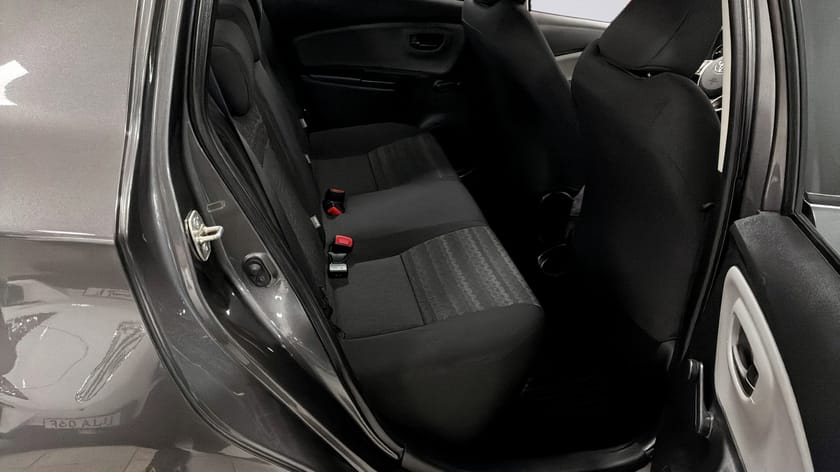Bild 5 av Toyota Yaris 1.33 ACTIVE | Låg skatt 426kr | Kamera | Värmare | Kamkedja