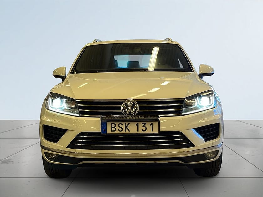 Bild 2 av Volkswagen Touareg 3.0 V6 TDI /MoK/S&V-däck/D-värm/Extraljus/Backkamera