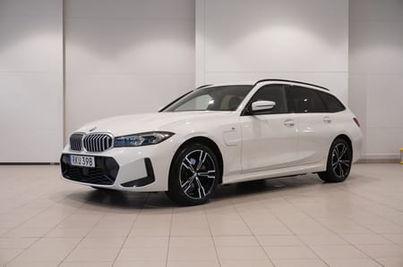 BMW 330e xDrive Touring