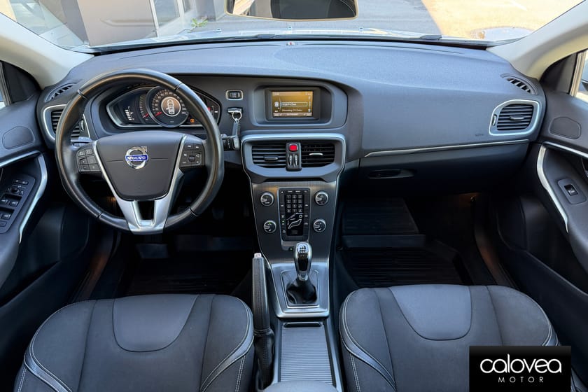 Bild 5 av Volvo V40 D2 120 hk Manuell 6vxl - Dieselvärmare, Kamrem bytt