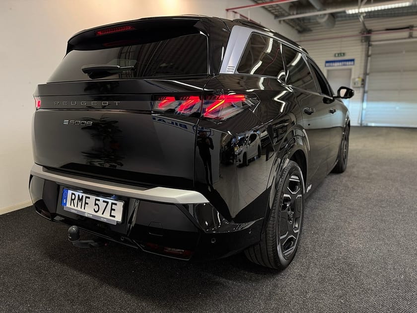 Bild 3 av Peugeot E-5008 GT | Drag | 7-Sits | 214hk | Moms