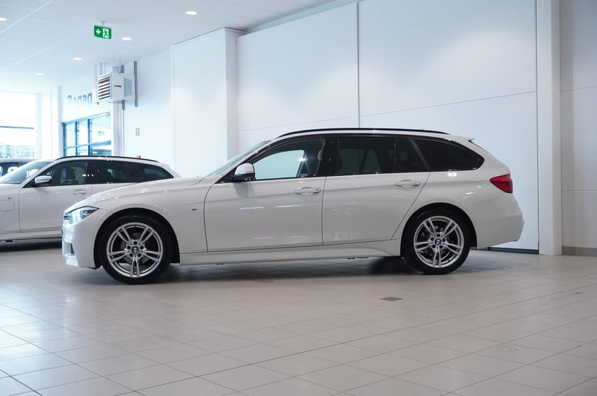 Bild 4 av BMW 320i xDrive Touring M-Sport Drag Keyless Nav Läder