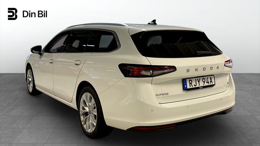 Bild 3 av Škoda Superb iV Combi 204 hk Laddhybrid Selection Drag P-Värm