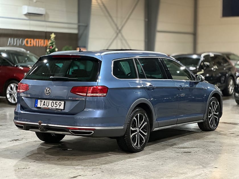 Bild 3 av Volkswagen Passat Alltrack 2.0 TDI 4Motion Pano B-Kamera Drag 240hk