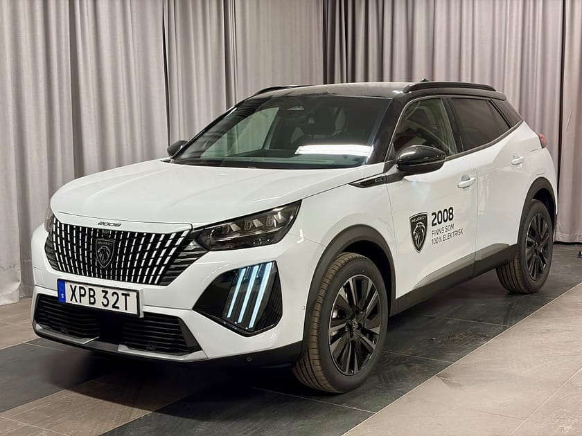 Bild 1 av Peugeot 2008 Hybrid 145 GT AUT Dragkrok Vinterhjul Demobil