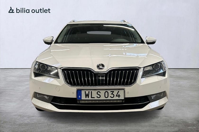 Bild 2 av Škoda Superb Kombi Skoda 2.0 TDI Style 150hk Navi Carplay Drag Canton