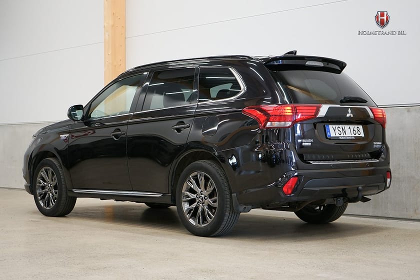Bild 4 av Mitsubishi Outlander PHEV CVT Edition 100 Drag P-värme Taklucka Läder 360