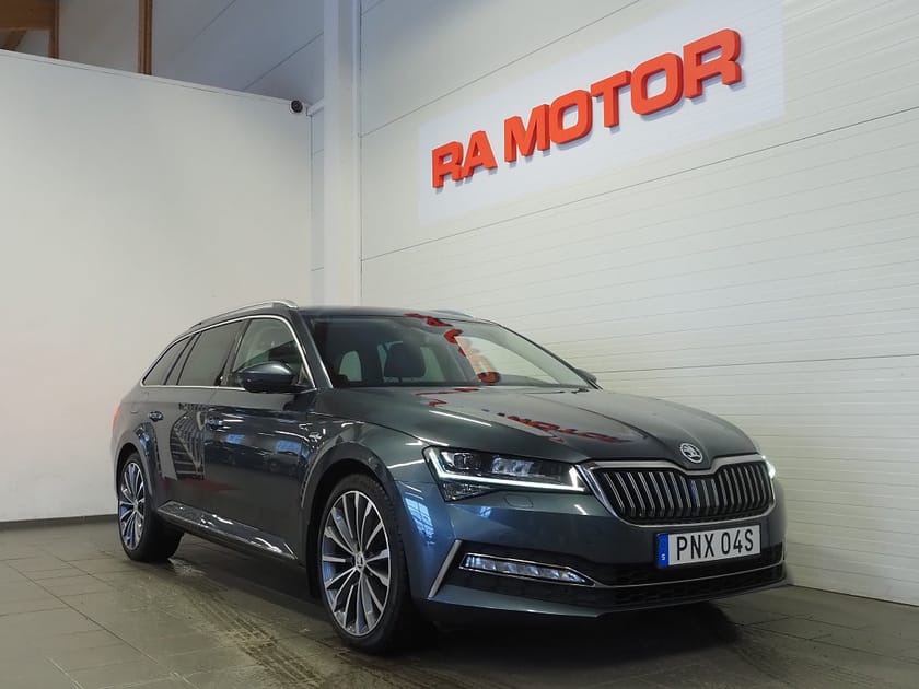 Bild 3 av Škoda Superb Kombi Skoda TDI 190hk 4x4 L&K | Cockpit | Drag | D-värm | Navi |