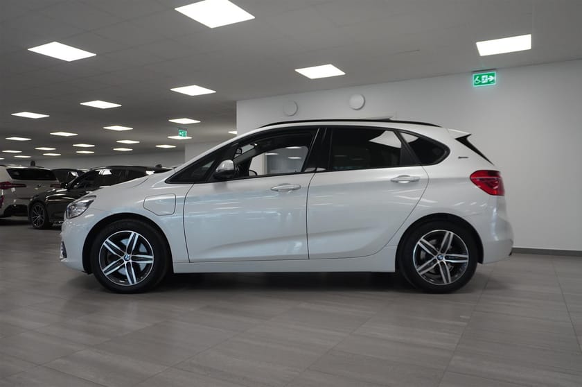 Bild 5 av BMW 225xe Active Tourer Sport Navi HUD Fartpilot Backkamera