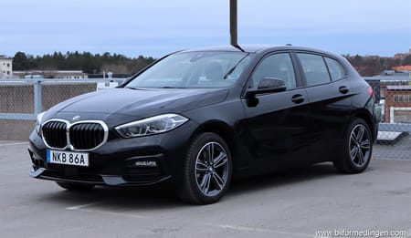 BMW 118i Sport Line 1 ägare S/V-hjul Endast 634 mil!