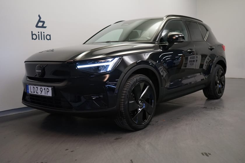 Bild 1 av Volvo EX40 Single Motor Extended Range M R Ultra Black Edt