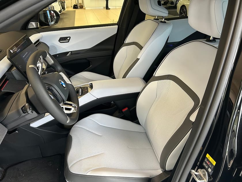 Bild 4 av BMW iX3 50 xDrive Fully Charged M Sport Edition Drag Head-Up