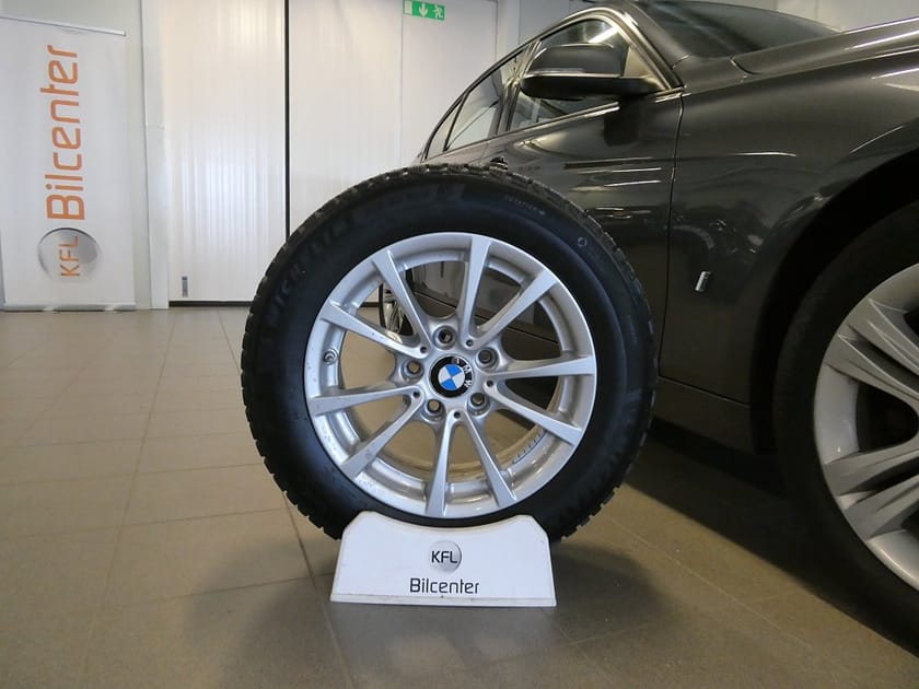 Bild 2 av BMW 330e Sedan Sport line Automat-Navi-PDC *7059 mil*