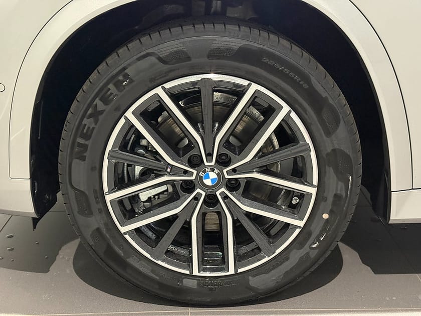 Bild 5 av BMW iX1 xDrive30 M Sport Business Edition Drag HUD H/K Elstol