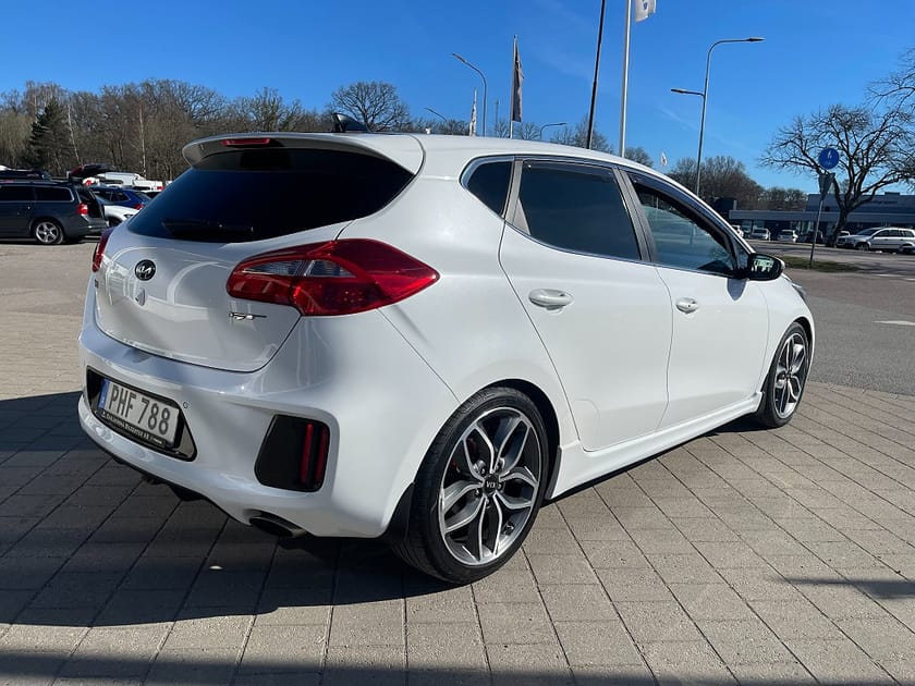 Bild 5 av Kia cee'd GT 1.6 GDI manuell 204 hk Dragkrok