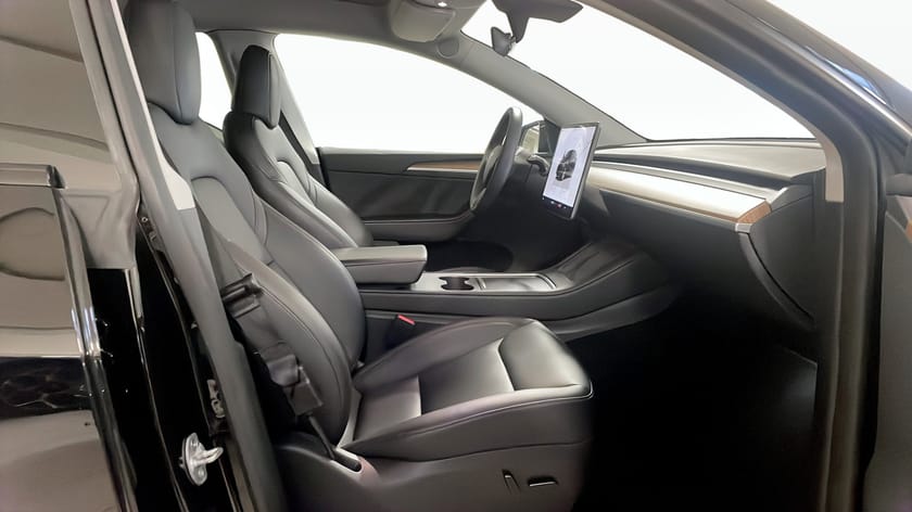 Bild 3 av Tesla Model Y Long Range AWD 514hk / Glastak / Kamera / Drag