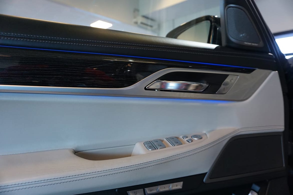 BMW 7-serie 2018 - miniatyr 17