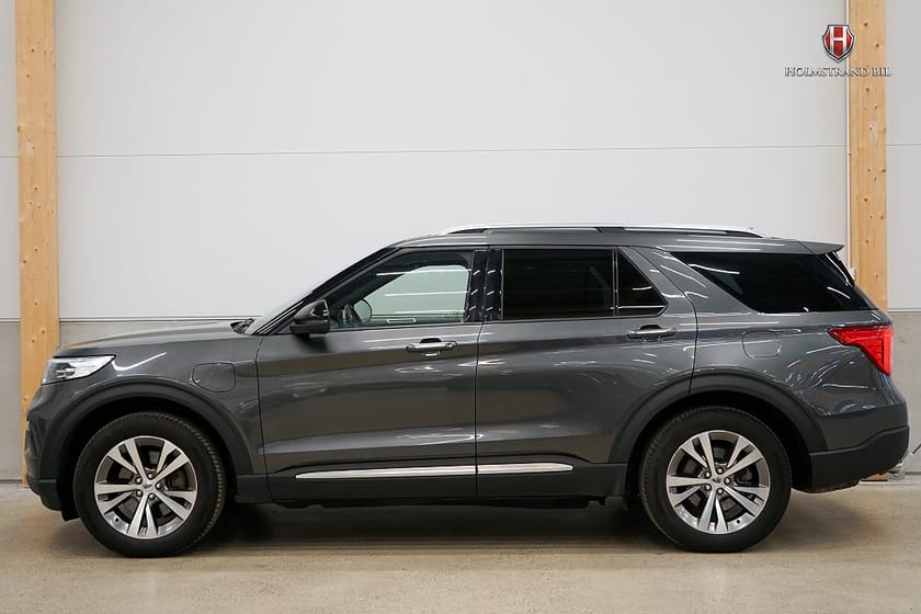 Bild 1 av Ford Explorer Plug-In Hybrid Platinum 7-sits Pano Drag B&O Massage