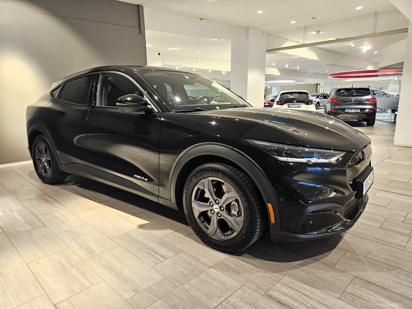 Bild 4 av Ford Mustang Mach-E Standard Range RWD Batteristatus 96% Moms