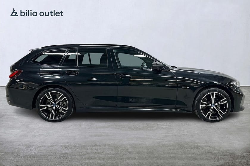 Bild 5 av BMW 330e xDrive Touring M Sport 292hk Cockpit Dragkrok