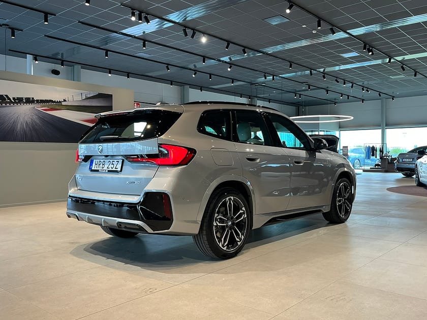 Bild 4 av BMW iX1 xDrive30 M Sport D/A Pro Harman Kardon Head-Up Drag