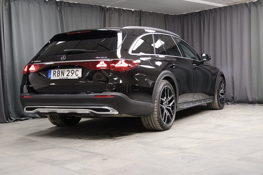 Bild 5 av Mercedes-Benz E 300 d e 4MATIC All-Terrain de BURMESTER DRAG LED MOMS