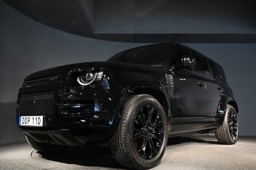 Bild 1 av Land Rover Defender Octa 110 P635 V8 *BLACK EDITION*