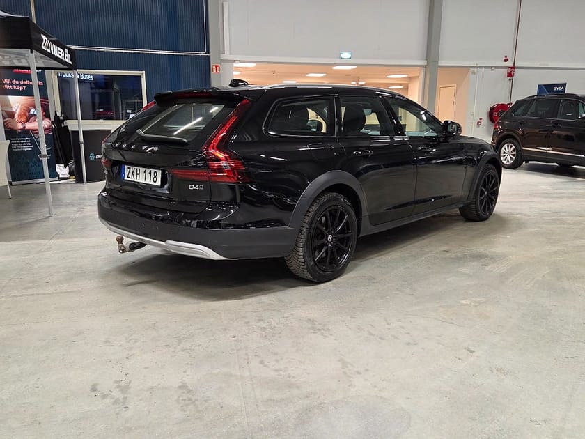 Bild 4 av Volvo V90 Cross Country B4 AWD Aut | Skinn | Värmare | Drag