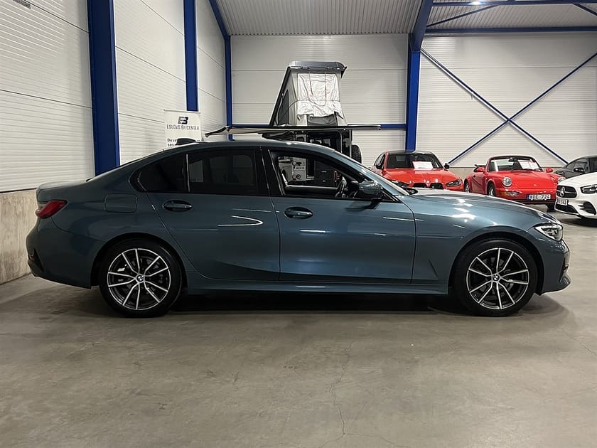 Bild 3 av BMW 320d xDrive Sedan 320 190 HK / Sport line / Drag / Läder / Shadow line