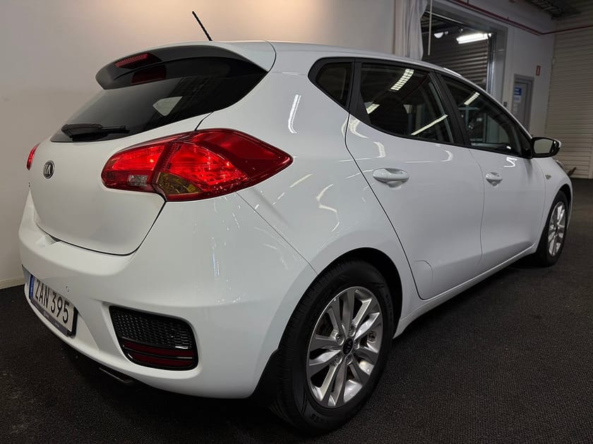 Bild 3 av Kia cee'd 1.4 Special Edition 99hk | Vinterhjul | Fullservad