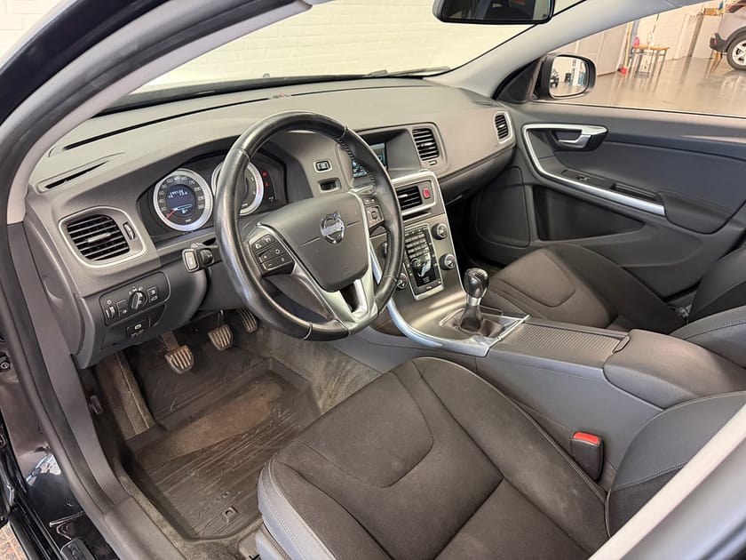 Bild 5 av Volvo V60 D5 Momentum Euro 5 |1 Ägare | Drag | NyServad | NyBes |