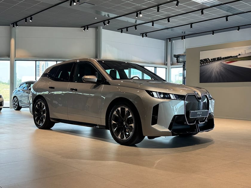 Bild 3 av BMW iX xDrive60 M Sport H/K D/A Plus Drag Sätesventilation