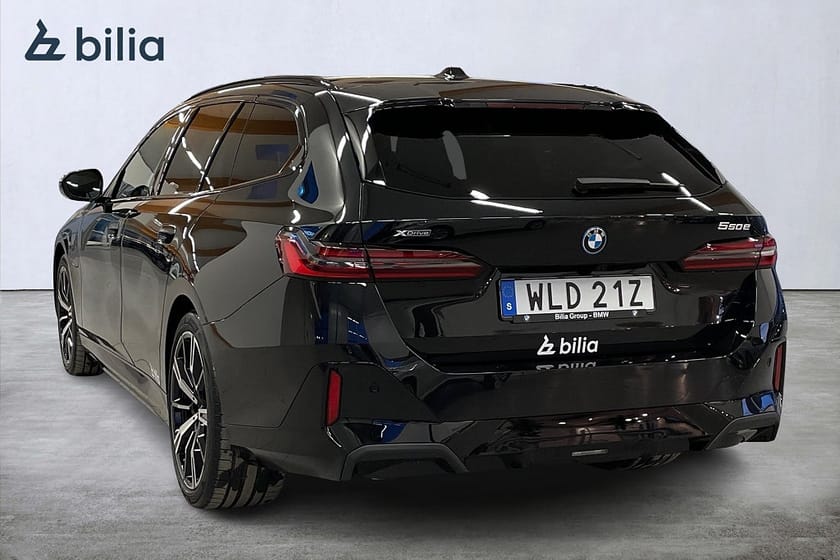 Bild 2 av BMW 550e xDrive Touring 550 M Sport Pro B&W Panorama Kamera Drag