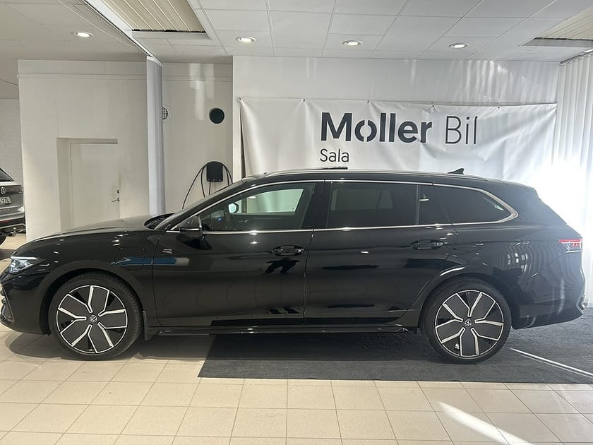 Bild 3 av Volkswagen Passat Variant eHybrid R-Line  *DRAG PANO*