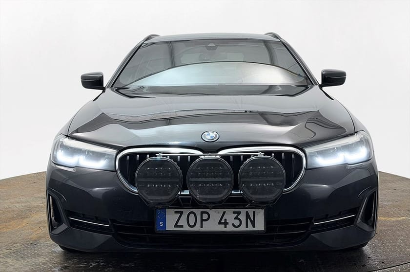 Bild 3 av BMW 530e xDrive Touring Drag Läder Nav Connected Kamkedja