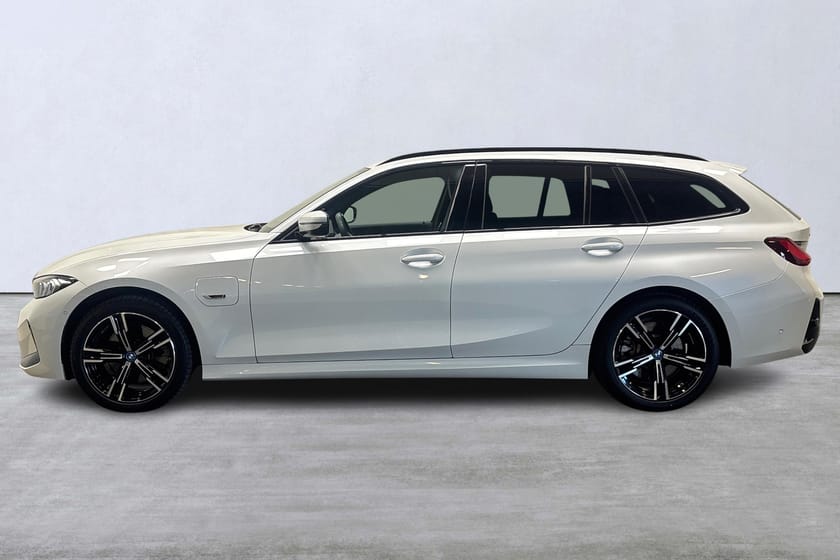 Bild 2 av BMW 330e xDrive Touring M-Sport