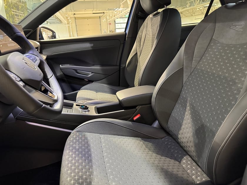 Bild 5 av Volkswagen T-Roc R-LINE 1.5 eTSI 150Hk DSG7