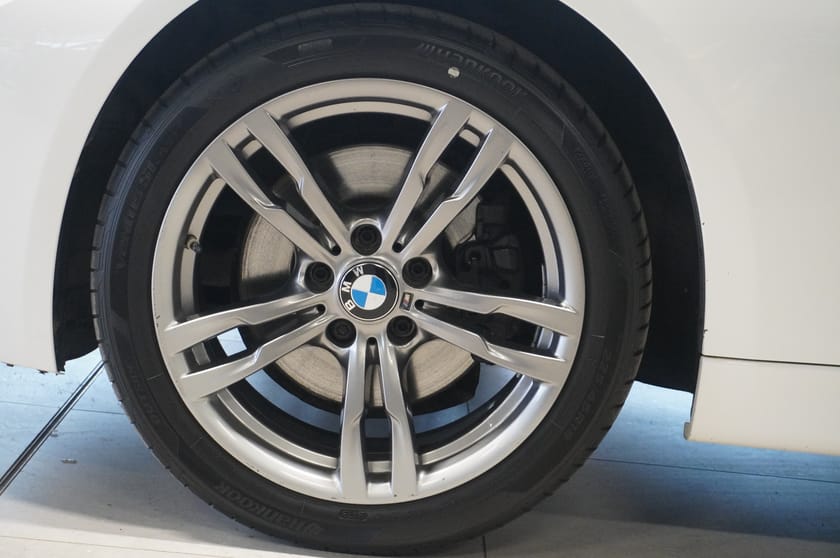 Bild 4 av BMW 330i xDrive Touring M-Sport Lounge Navi H K