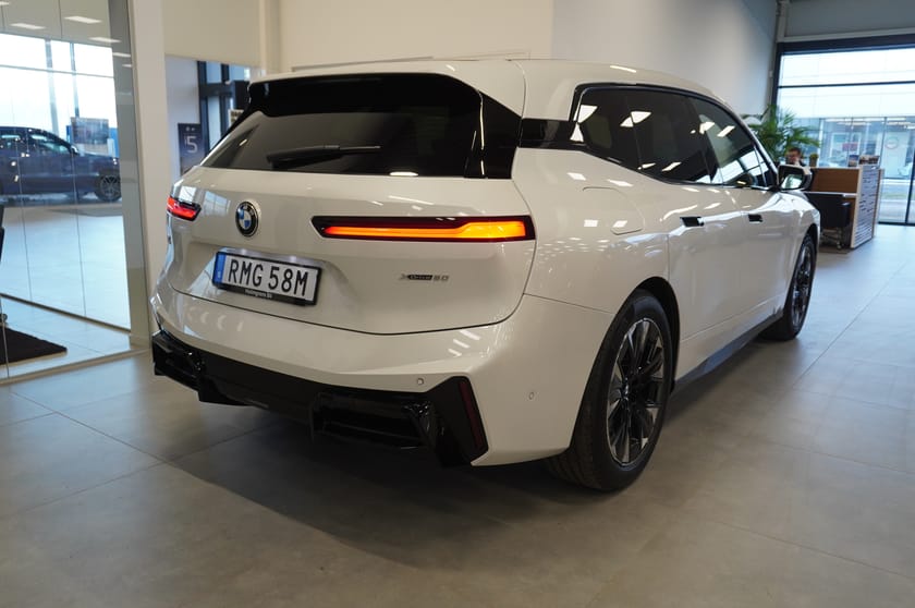 Bild 5 av BMW iX xDrive60 Supercharged Edition Multistol Integral Aktiv Styrning 21