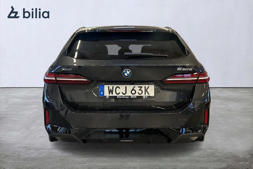 Bild 4 av BMW 530e xDrive Touring DEMO M Sport Innovation B&W Iconic&Glow