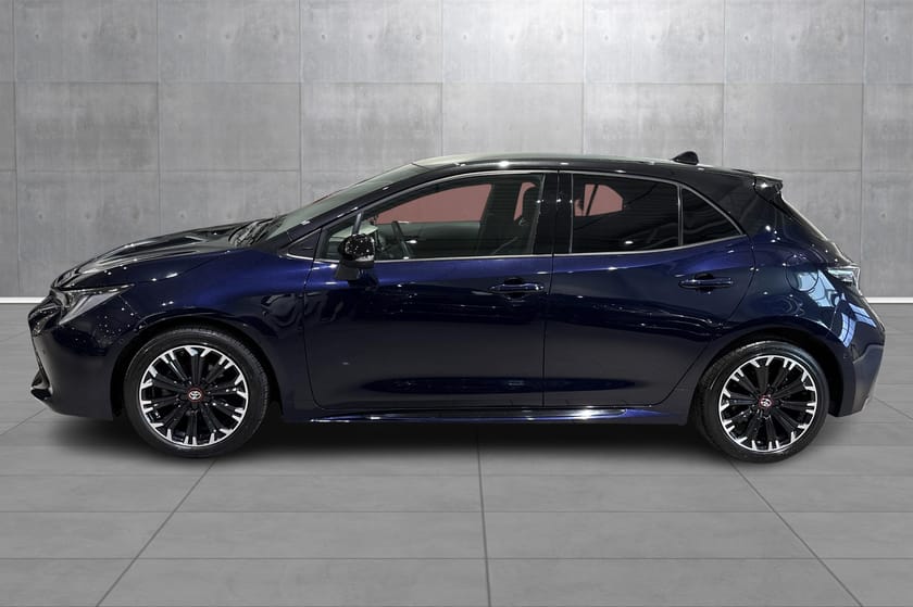 Bilde 2 av Toyota Corolla Hybrid 1,8 GR-Sport, bi-tone, delskinn, kamera, navi