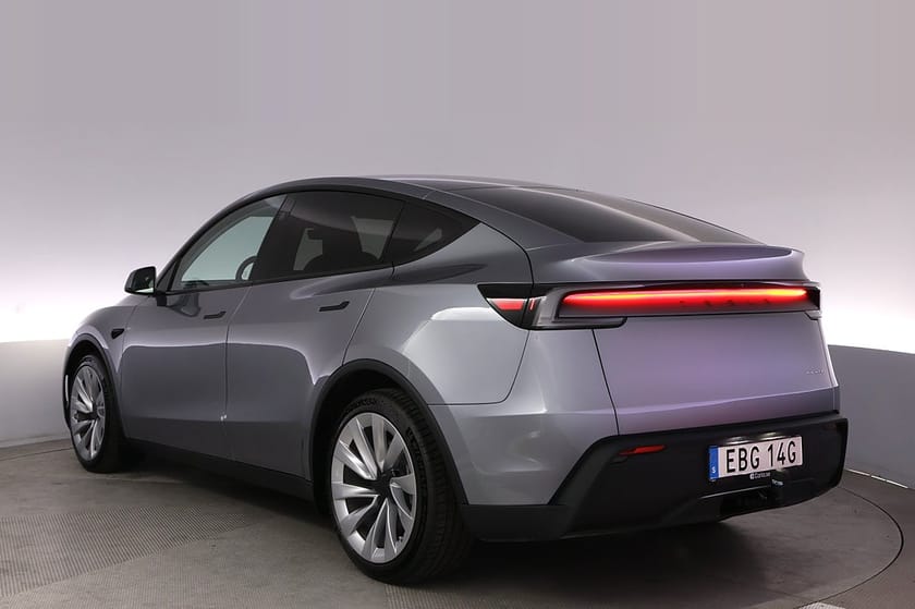 Bild 4 av Tesla Model Y Long Range AWD Autopilot Pano Drag 20" Helix