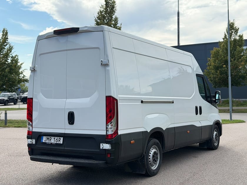 Bild 4 av Iveco Daily 35-140 Van Skåpbil 2.3 JTD Hi-Matic 3-Sits  *Leasbar*
