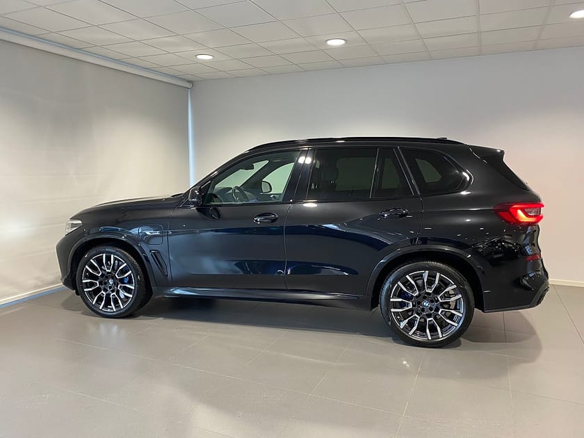 Bild 2 av BMW X5 xDrive45e iPerformance 4,95% ränta M-Sport Panoramatak Drag Keyless