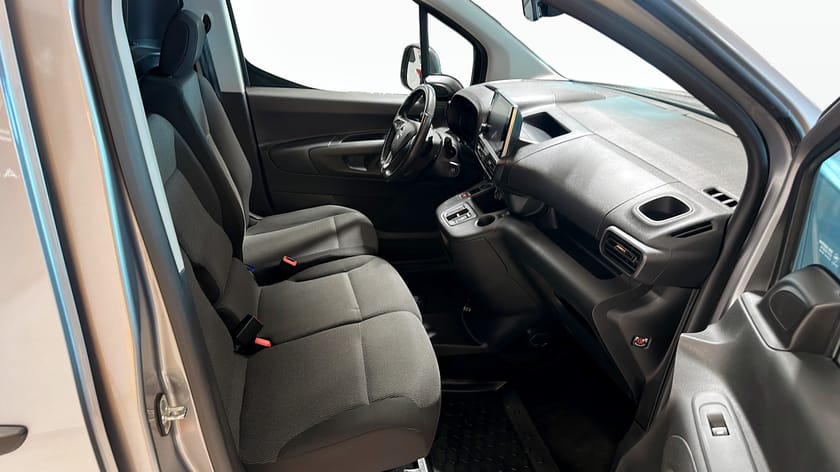 Bild 3 av Opel Combo Cargo L1H2 1.5 BlueHDi EAT 131hk Värmare Drag