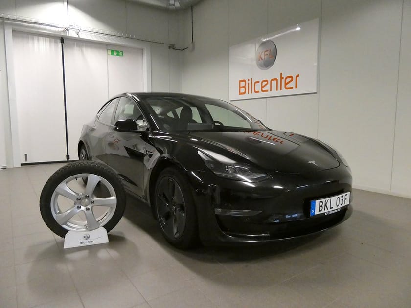 Bild 1 av Tesla Model 3 Long Range AWD Pano-Kam-Navi-Skinn-Vinterhjul
