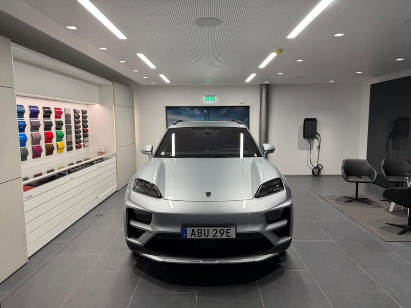 Bild 2 av Porsche Macan Turbo Electric / 639HK / VAT
