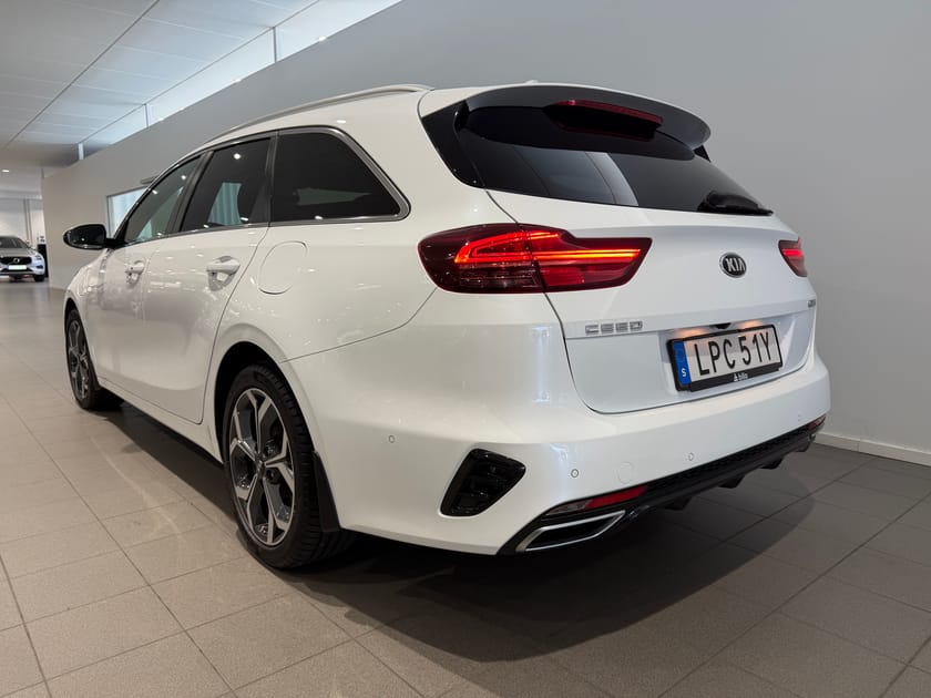 Bild 4 av Kia Ceed Sportswagon Plug-in Hybrid PHEV / Panoramatak / Parkeringssensorer fram och bak / Elektriskt säte fram / automatisk baklucka / Farthållare / Minnes stol /