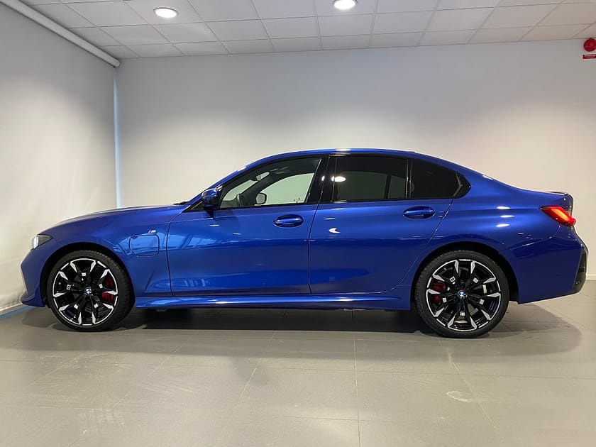Bild 2 av BMW 330e xDrive Sedan 4,95% ränta M-Sport Pro H/K Adaptiv Drag