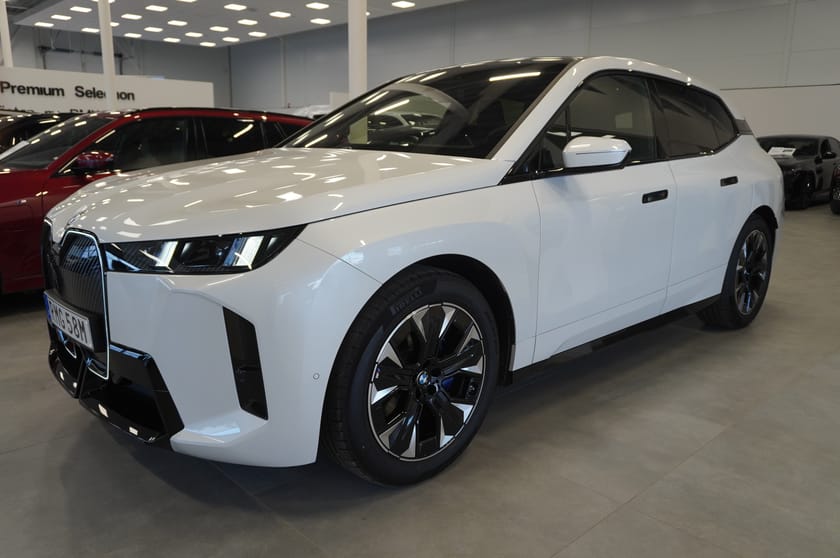 Bild 3 av BMW iX xDrive60 Supercharged Edition Multistol Integral Aktiv Styrning 21
